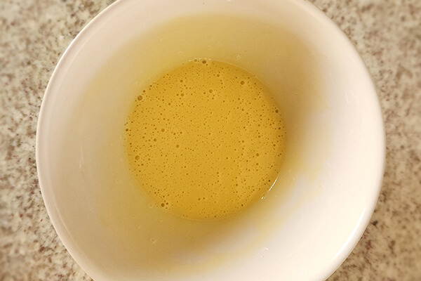 preparo do pão de queijo de frigideira