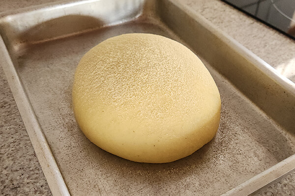 massa de pão de milho pronta para assar