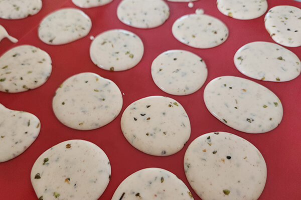 biscoitos prontos para irem ao forno